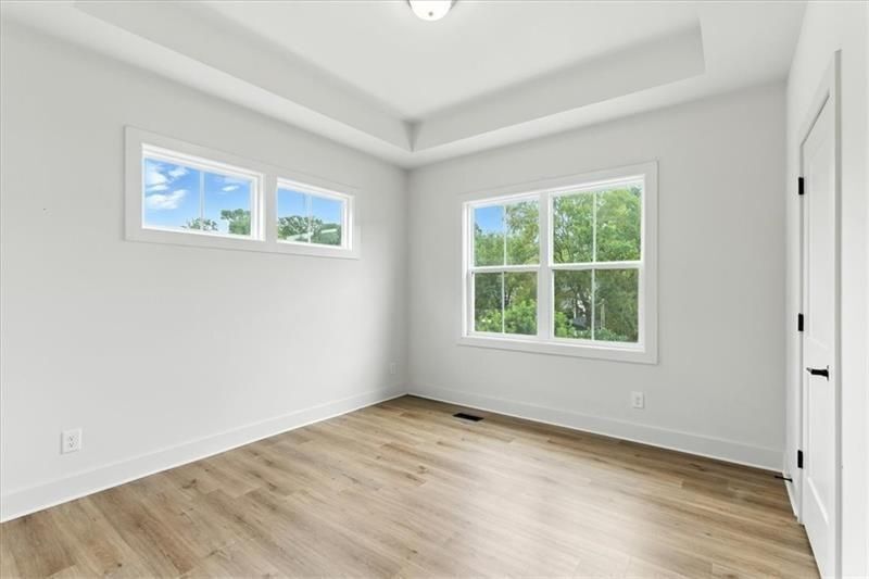 Building Photo - 170 Color Cir