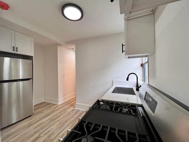 Building Photo - 2436 Echo Park Ave