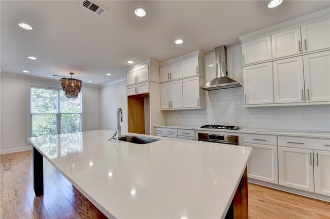Building Photo - 341 Bailey Walk