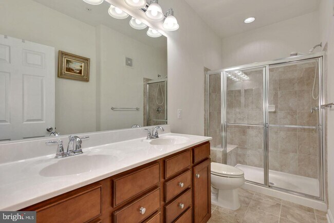 Building Photo - 43881 Centergate Dr