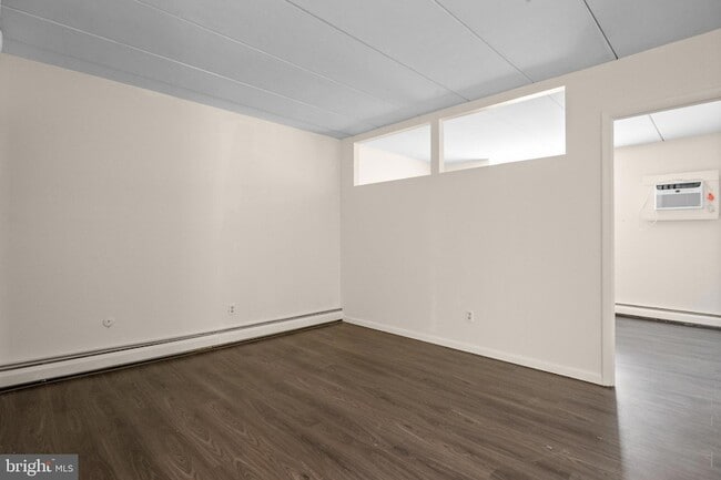 Building Photo - 1575 W Street Rd