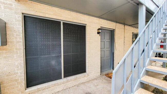 Building Photo - 4500 Sherwood Ln