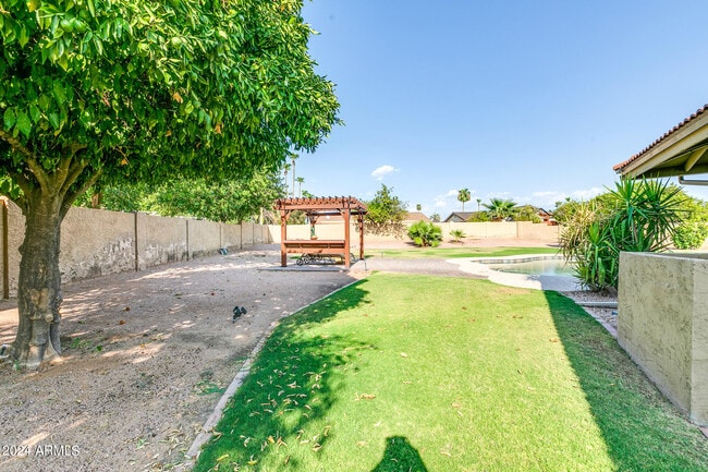 Building Photo - 8532 E San Bruno Dr