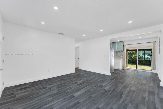 Building Photo - 4917 SW 43rd Terrace