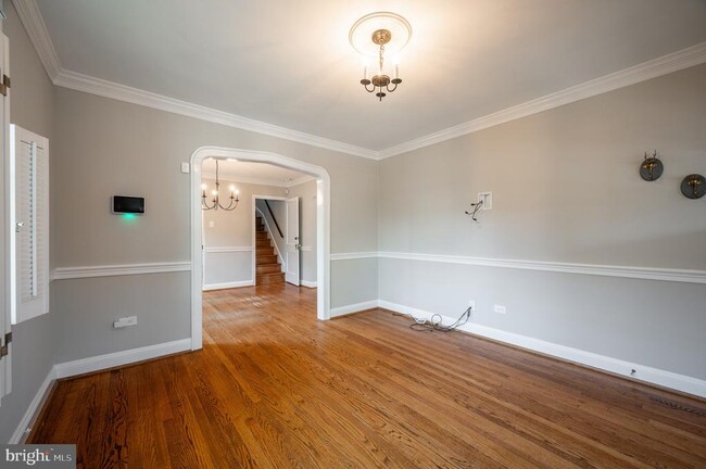 Building Photo - 506 E Windsor Ave