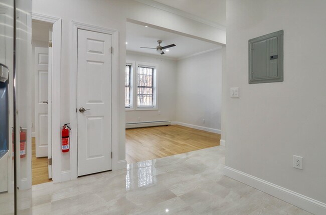 Building Photo - 915 Central Ave