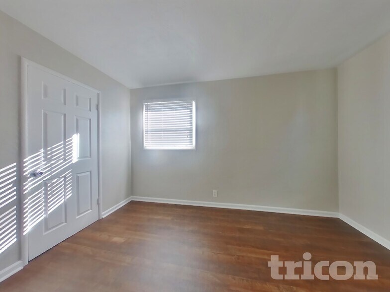 Building Photo - 2316 Viola St