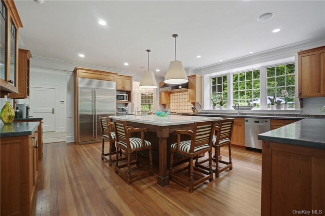 Building Photo - 8 Brady Rd