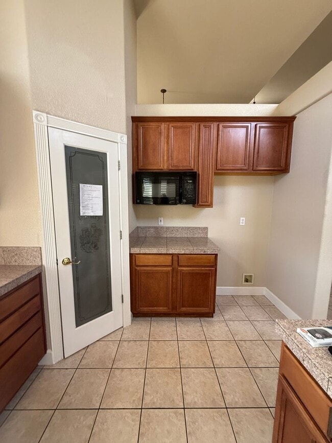 Building Photo - Beautiful 3 bed, 3 full bath two story home including a 3 car garage with 2800 sq ft of living space