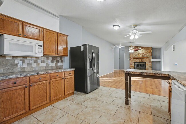 Building Photo - 3-Bed Home with Fireplace, Fenced Yard & Flexible Living Space