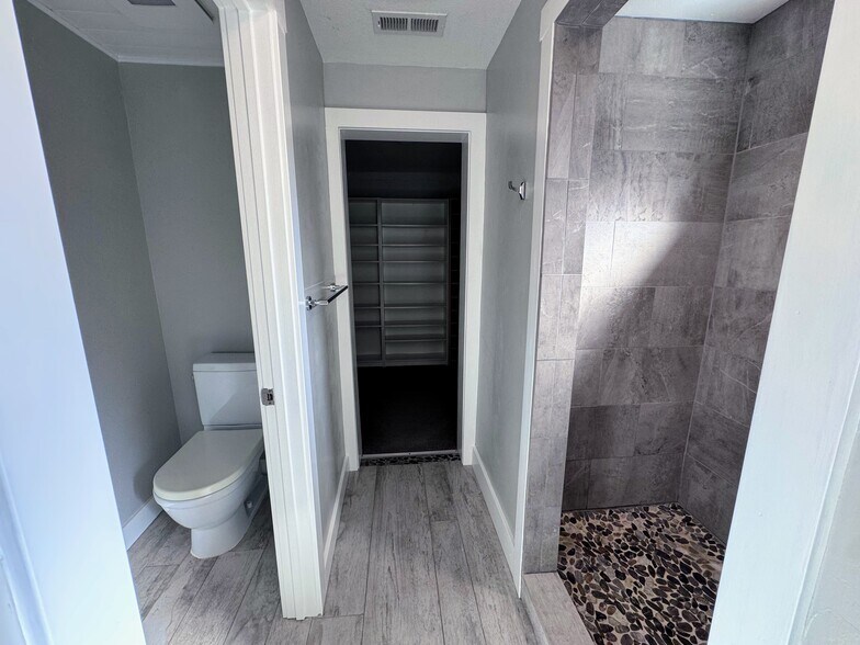 Master Bath - 1505 NW 10th Ave