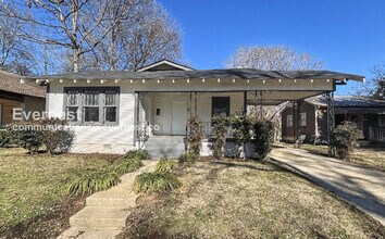 Building Photo - 3 Bed/2 Bath Home with Carport / Pet-Friendly / Vouchers Accepted / Available Now!