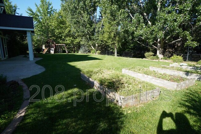Building Photo - 871 N Grey Pebble Way