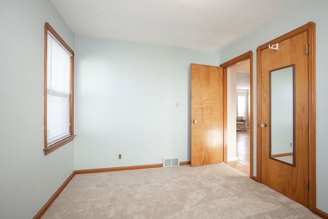 Building Photo - Charming 3 bedroom/2 bath House, Parma!