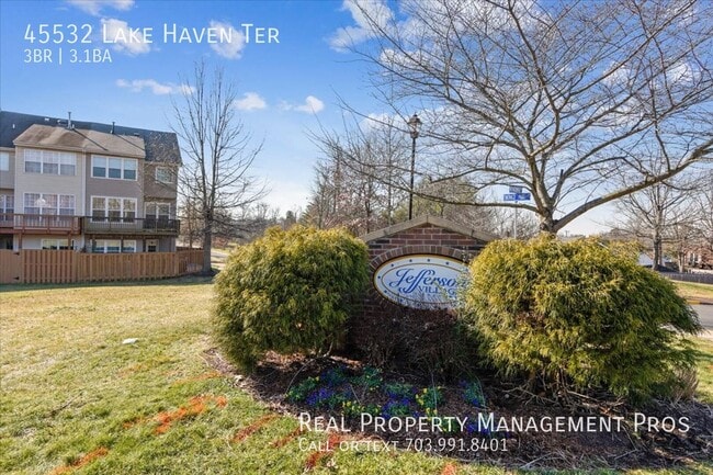 Building Photo - 45532 Lake Haven Terrace