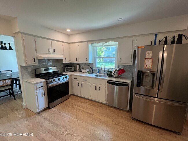 Building Photo - 534 Apple Dr