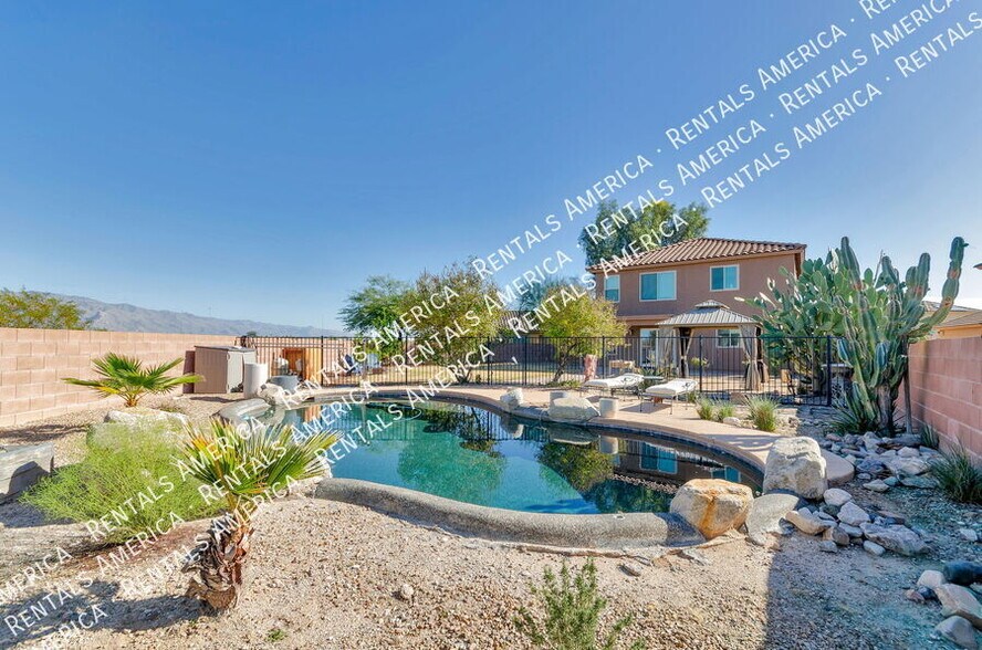 Building Photo - 2076 Silver Grass Pl