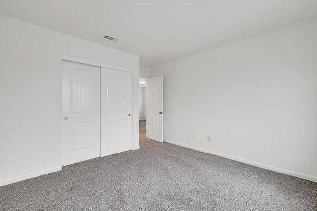 Building Photo - 566 Del Mar Cir