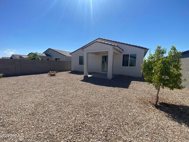 Building Photo - 24620 W Mohave St