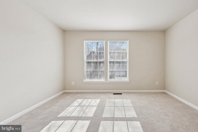 Building Photo - 2880 Myrtlewood Dr