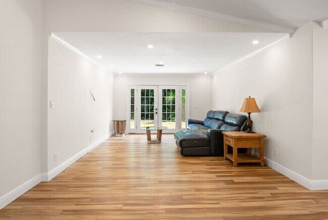 Building Photo - BEAUTIFUL Home For Rent in Lakewood Estates!
