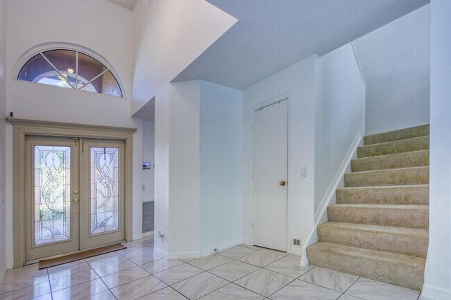 Building Photo - 10341 Buena Ventura Dr