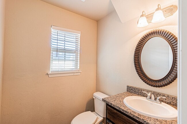 Building Photo - Buena Vida awaits for you!