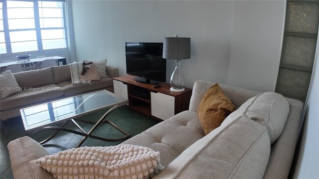 Building Photo - 100 Lincoln Rd