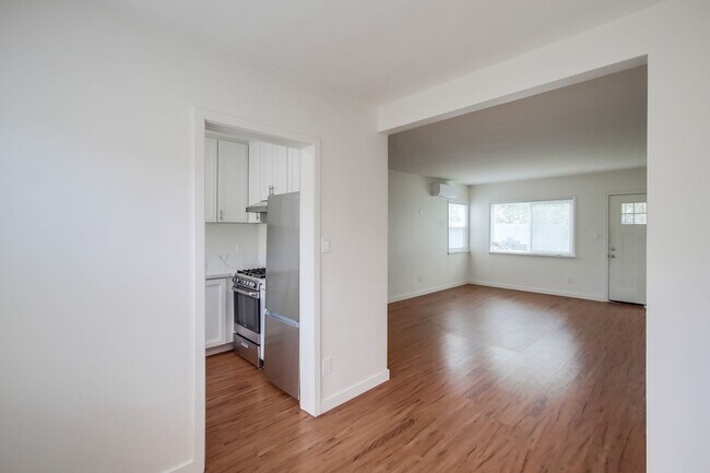 Building Photo - Updated 2-Bed Condo in Prime North Park