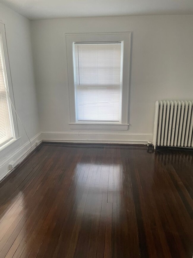 Building Photo - 3 bedroom 1.5 bath House for rent
