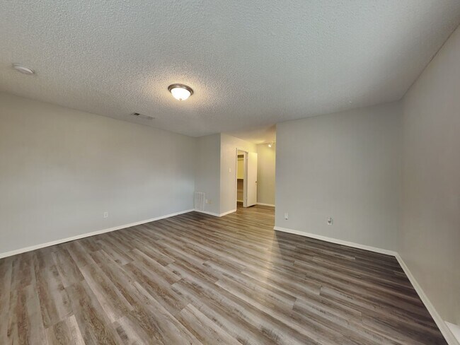 Building Photo - 1505 Wade Dr