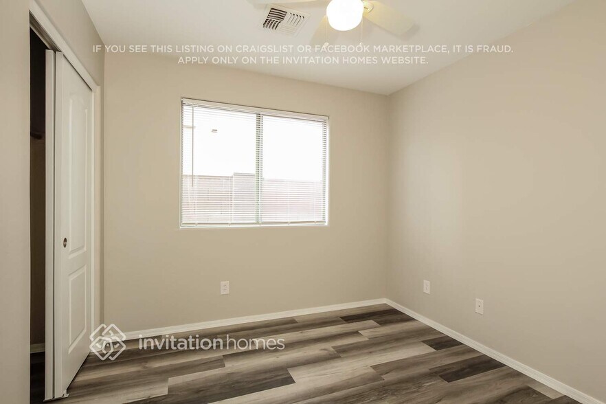 Building Photo - 15303 W Hope Dr