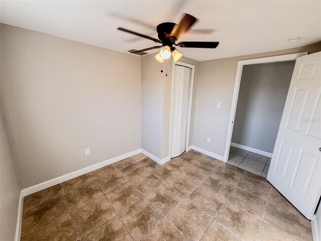 Building Photo - 818 Bayview Dr