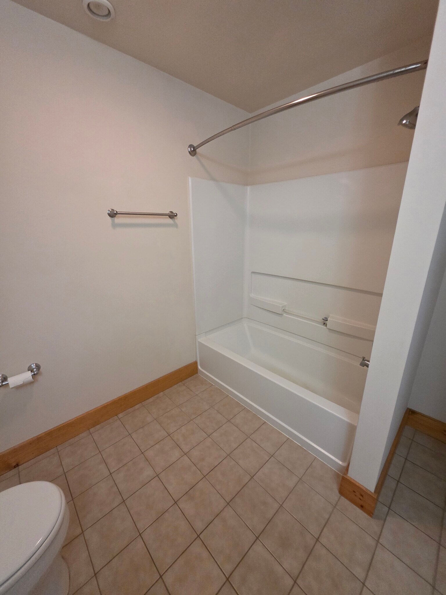 Building Photo - 270 Hutchins Ct