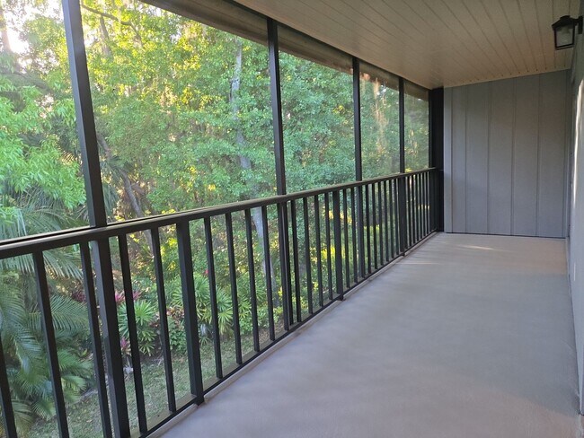 Building Photo - 160 Live Oak Woods Ct