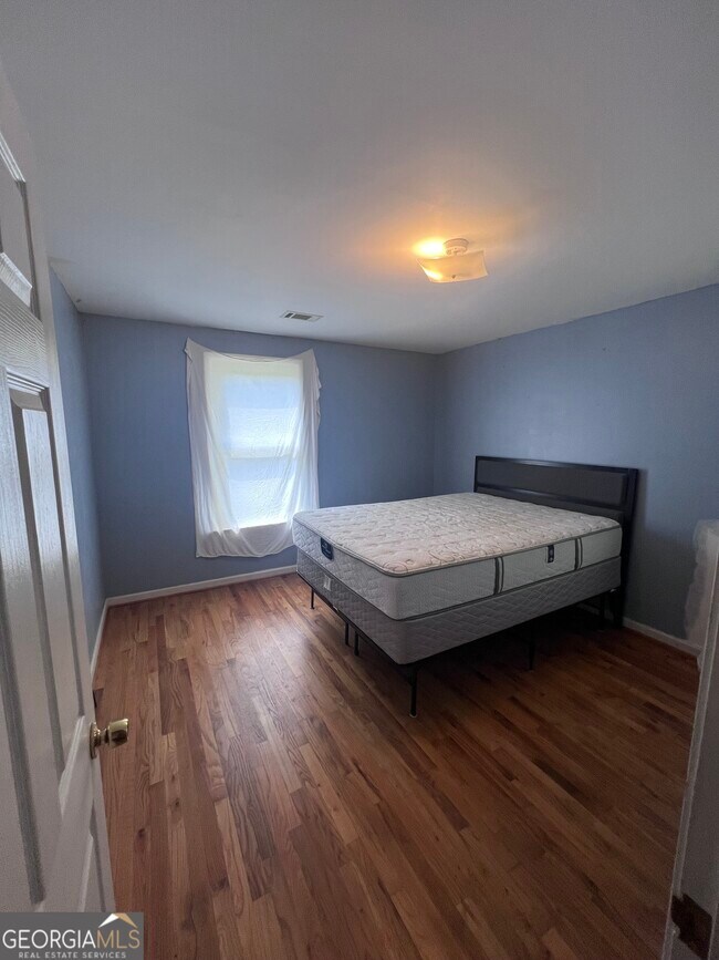 Building Photo - 844 Shorewood Cir