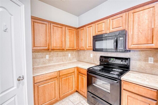 Building Photo - 4801 SE 77th St