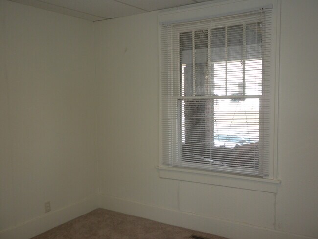 Building Photo - 1510 Rosemary Ln