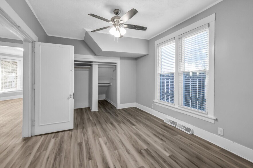 Building Photo - 3860 Dodge St