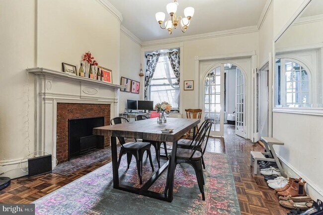 Building Photo - 2019 Locust St