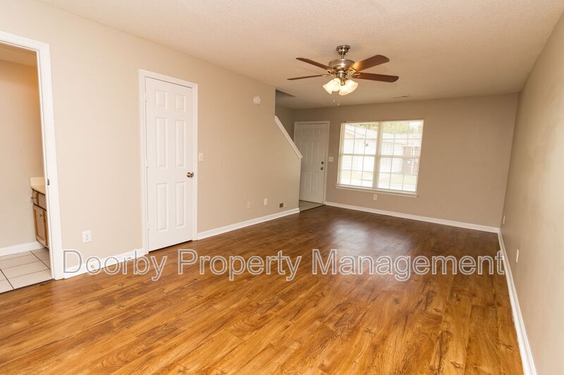 Building Photo - 11 Alice Ln