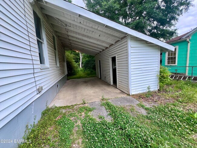Building Photo - 1606 37th Ave