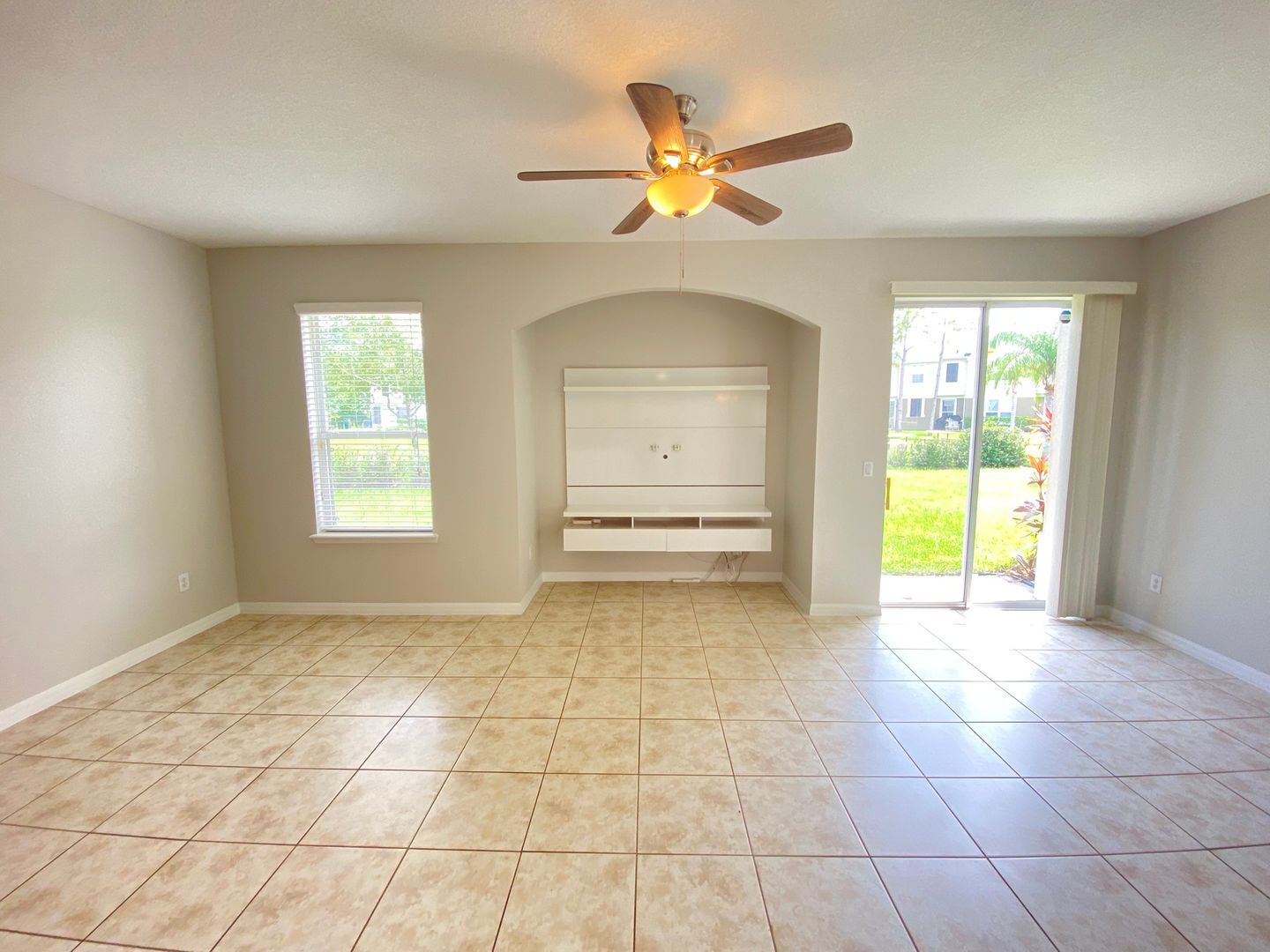 Building Photo - Just reduced!!! Gated Community!  Carter G...