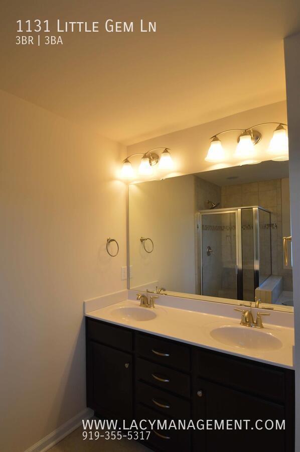 Building Photo - 1131 Little Gem Ln