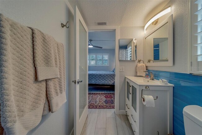 Building Photo - 11650 Capri Cir S