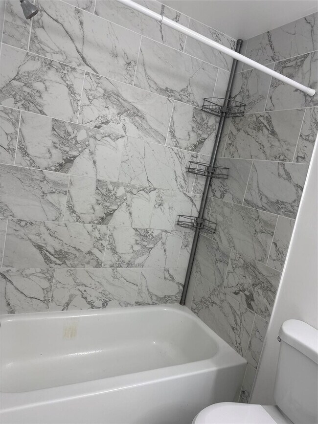 Building Photo - 115 San Remo Blvd