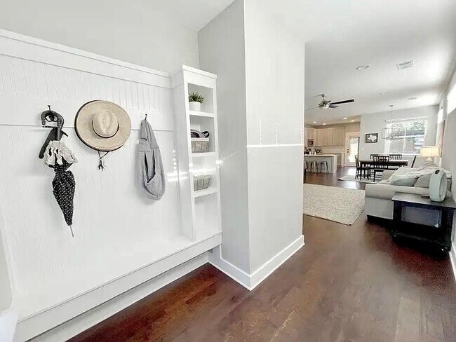 Building Photo - 6310 Porter St