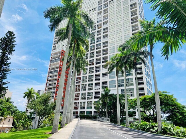 Building Photo - 1541 Brickell Ave
