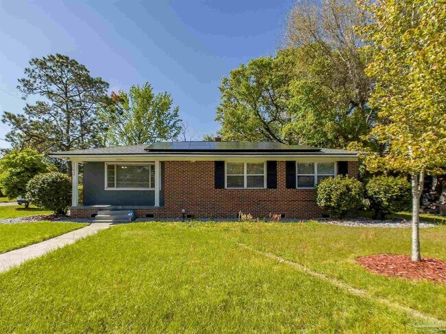 Primary Photo - 1102 E Texar Dr