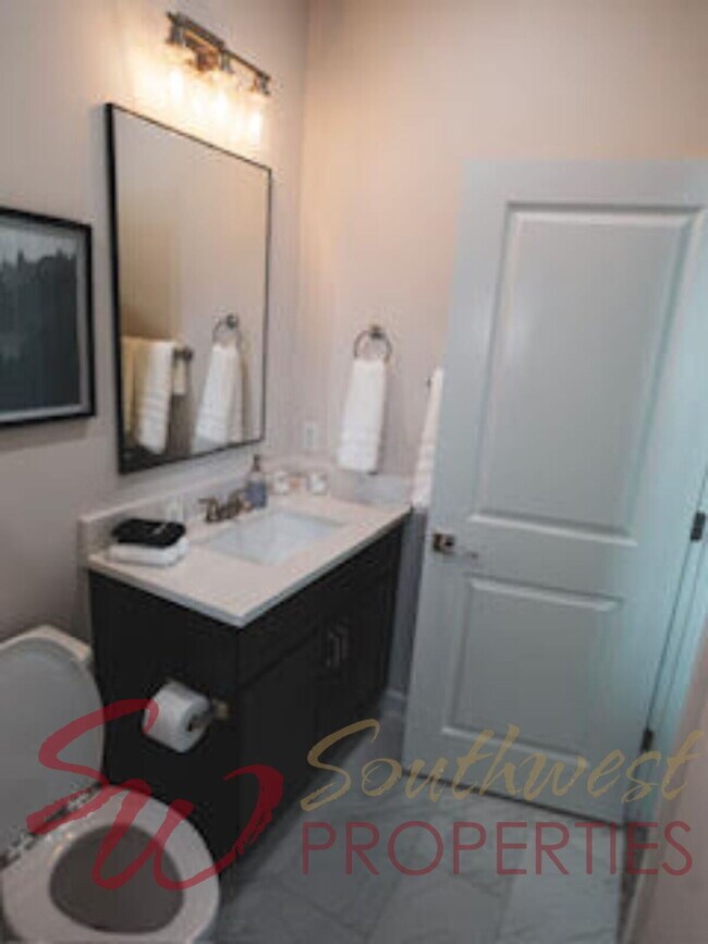 Building Photo - Ebony & Ivory Townhome — Fully Furnished + Walk to Tarleton!